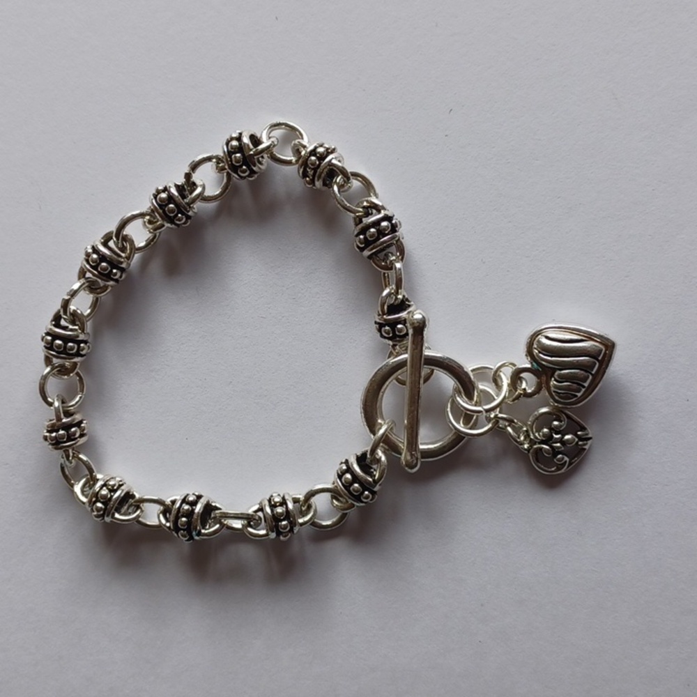 New Silver Tone Bracelet With Heart Charms